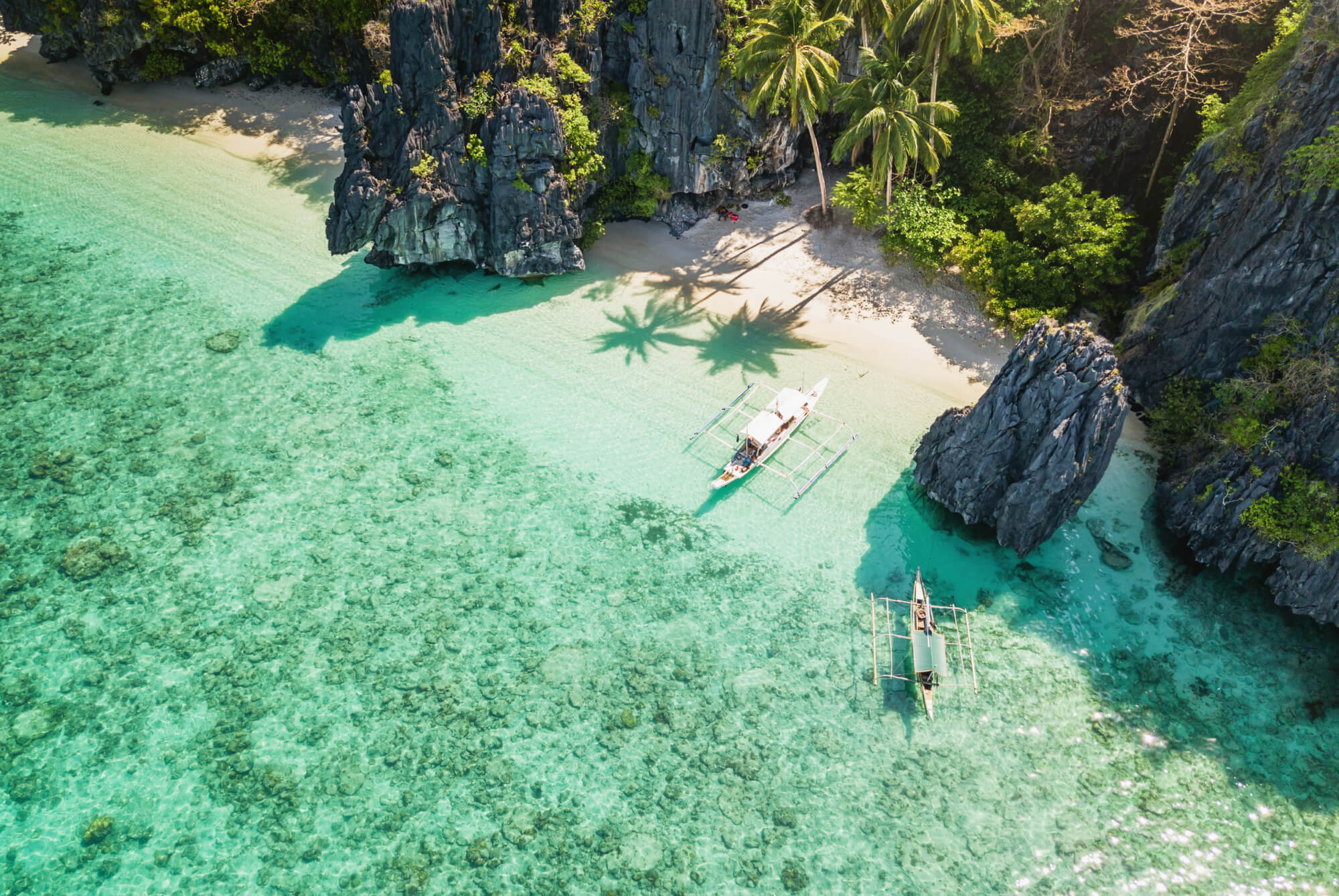 Islands with white sandy beaches